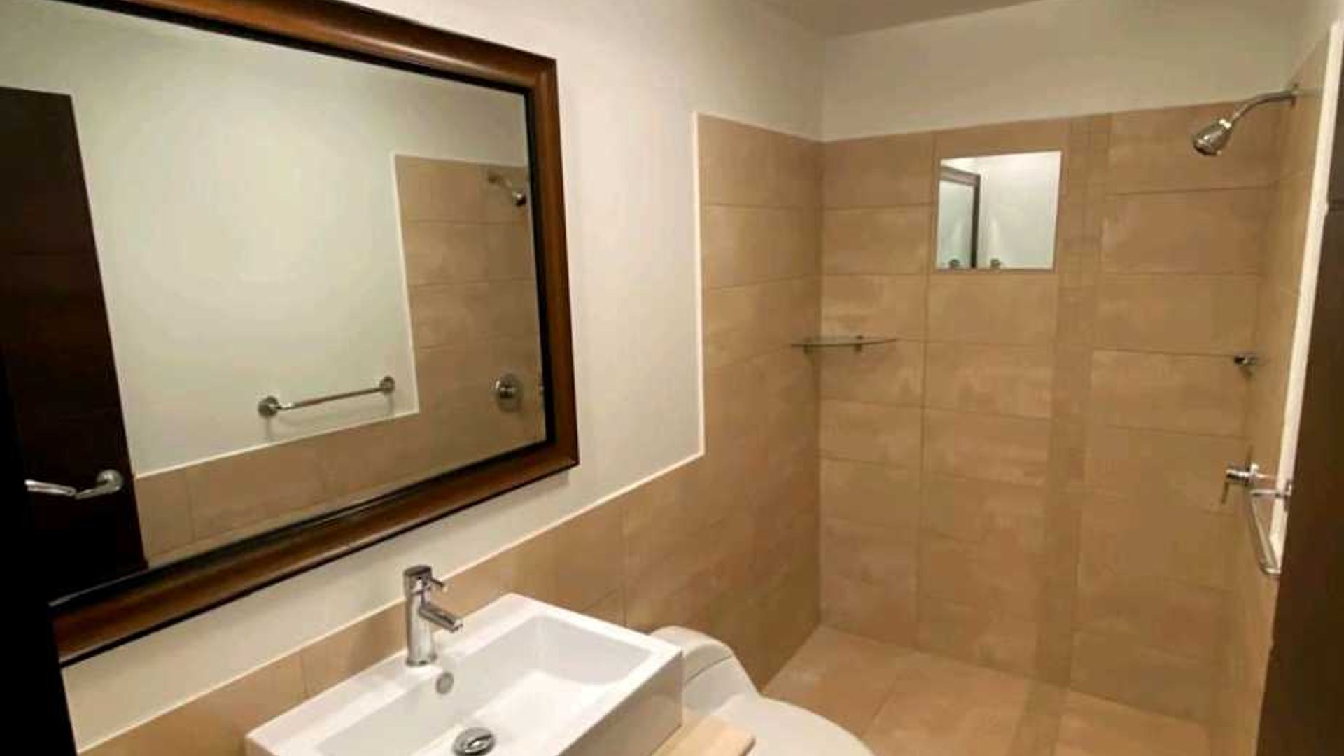 APARTAMENTO EN ALQUILER ???? Edificio Attica I , Zona 14 - Miniatura 8
