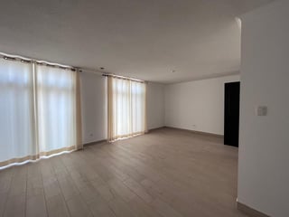 Alquiler o venta de casa en Quinta Los Encinos sector 4 - 3