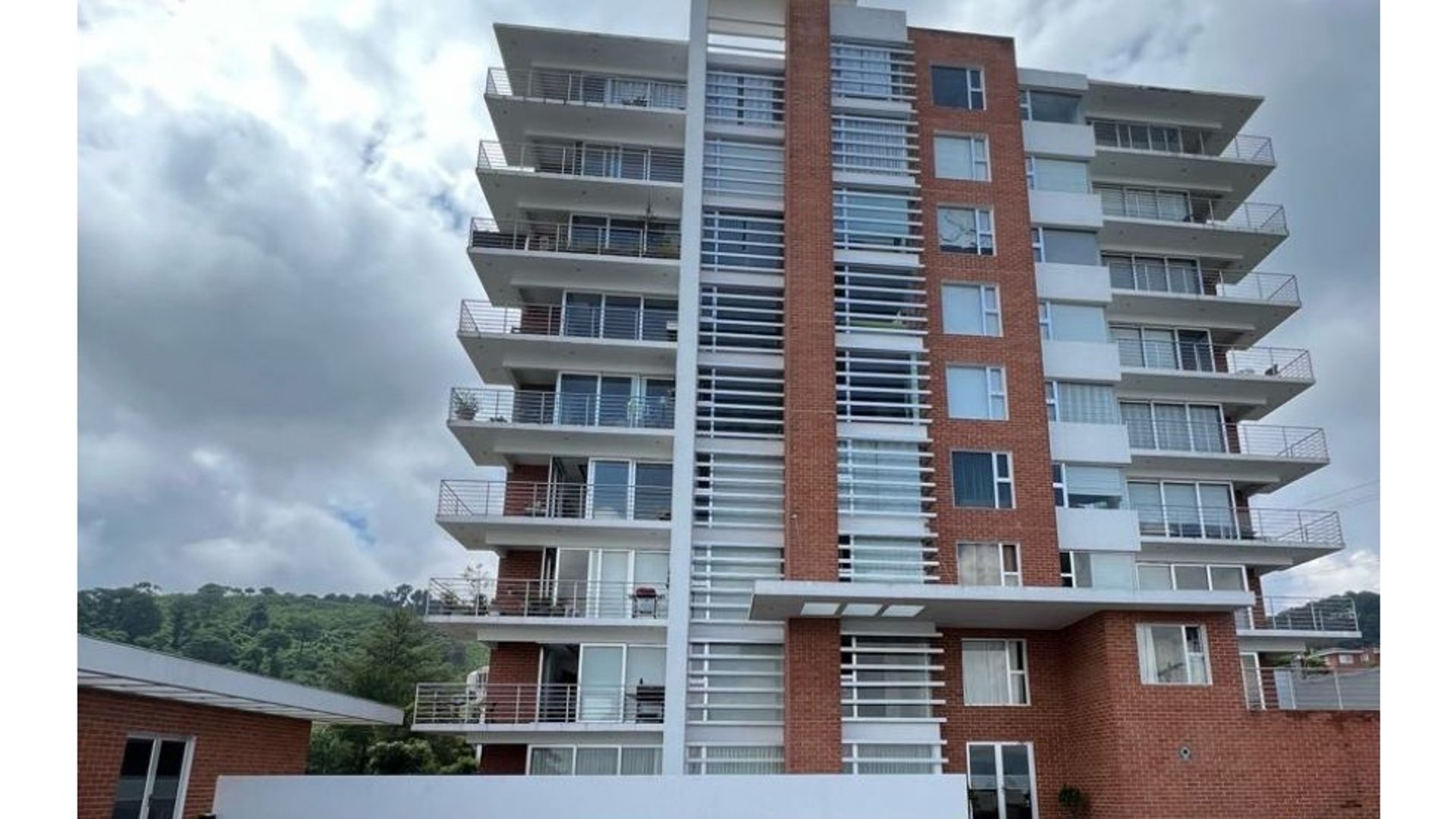 Vendo Apartamento en Edificio Nueva Caledonia zona 16