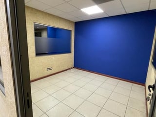OFICINA COMERCIAL EN RENTA, AREA EL NARANJO - 3