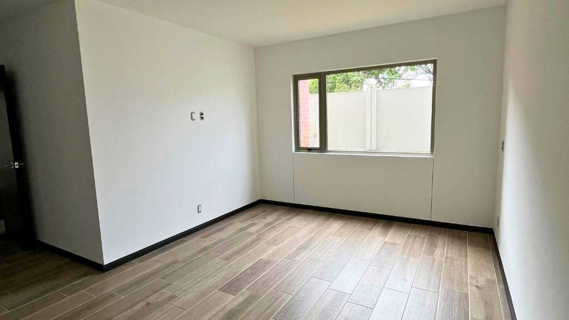 APARTAMENTO CON JARDÍN EN VENTA – SEGHERIA ZONA 14 (LA VILLA) - Miniatura 7