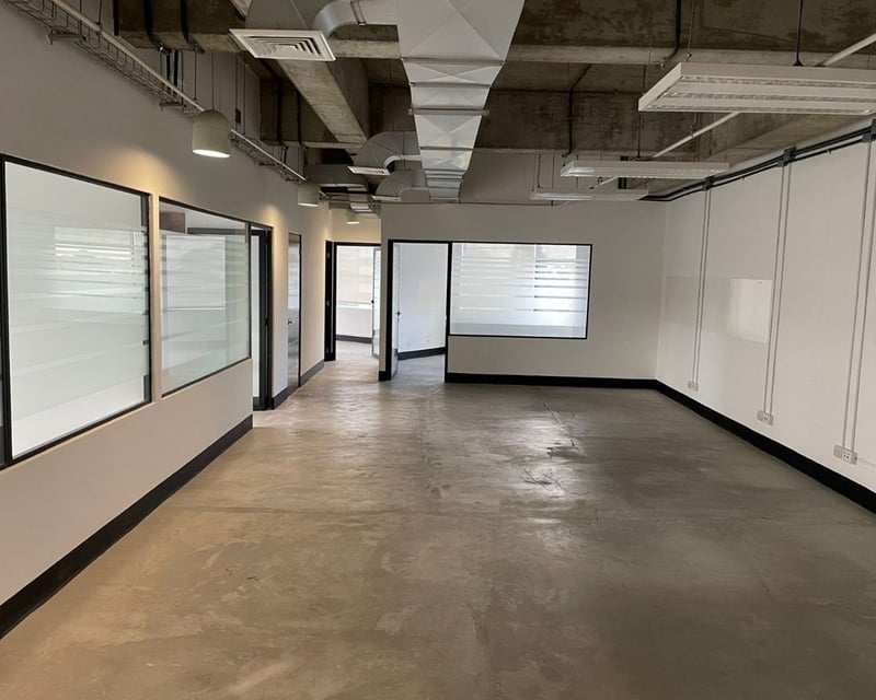 DESIGN CENTER / Oficina en venta, zona 10