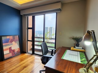 Amplio Apartamento en zona 10 en Alquiler - Image 25