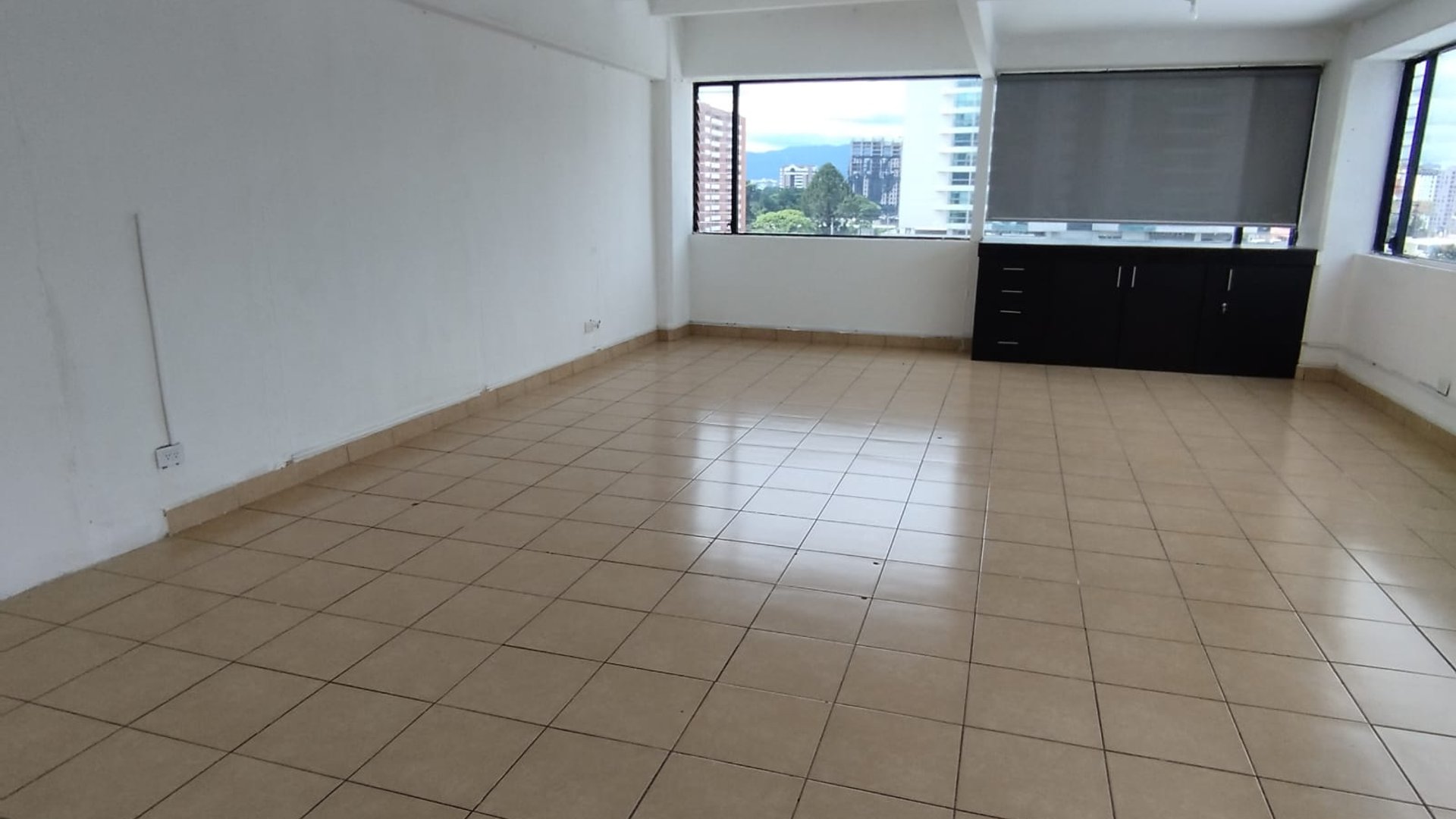 VENTA DE OFICINA EN PLAZA BURÓ | 20 CALLE, ZONA 10 - Miniatura 5