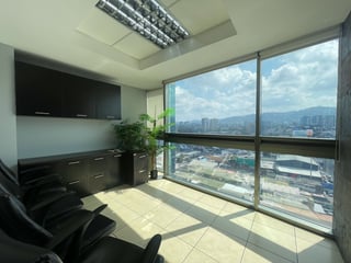 Oficina en venta, en Zone 10 - 4