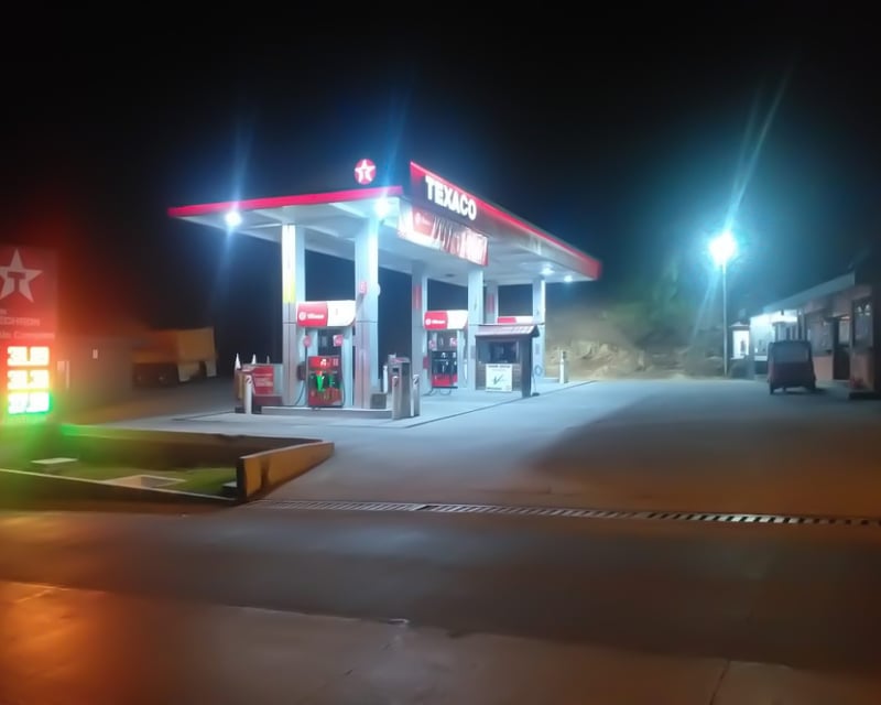 Gasolinera acreditada con 3 terrenos
