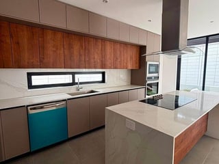 CASA EN VENTA | CONDOMINIO MOLIÉ · ZONA 10 - 3