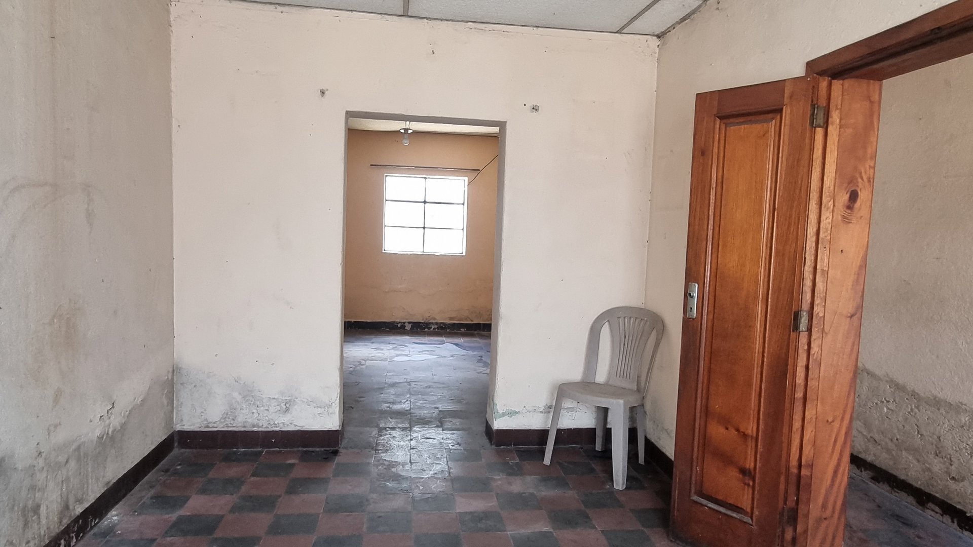 Casa en venta zona 2, Una cuadra McDonald's el Zapote - Miniatura 4