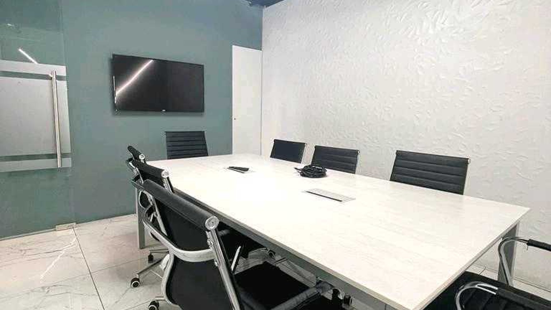 OFICINAS PRIVADAS EN ALQUILER???? Edificio Géminis 10, Zona 10 - Miniatura 2
