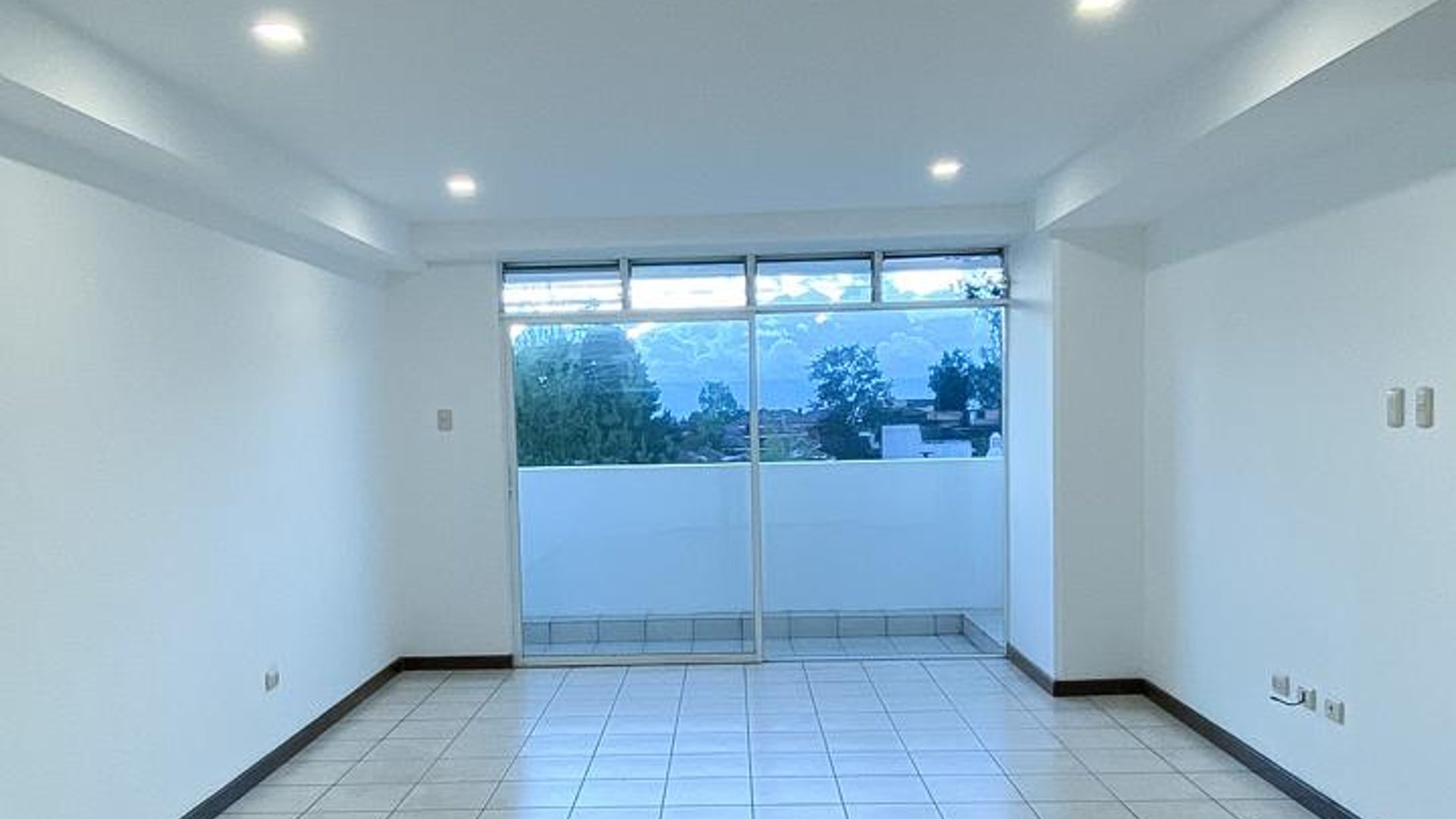 VENTA DE CÓMODO APARTAMENTO - VILLAS DE SAN ISIDRO, ZONA 16 - Image 1