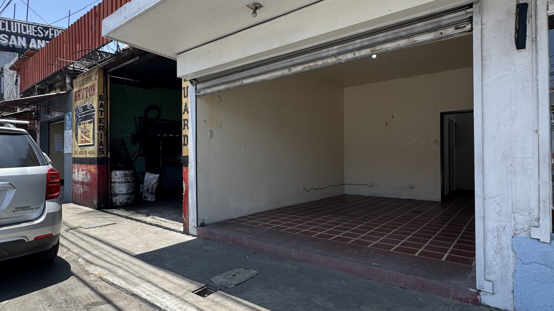 Local en renta sobre Boulevard principal zona 6