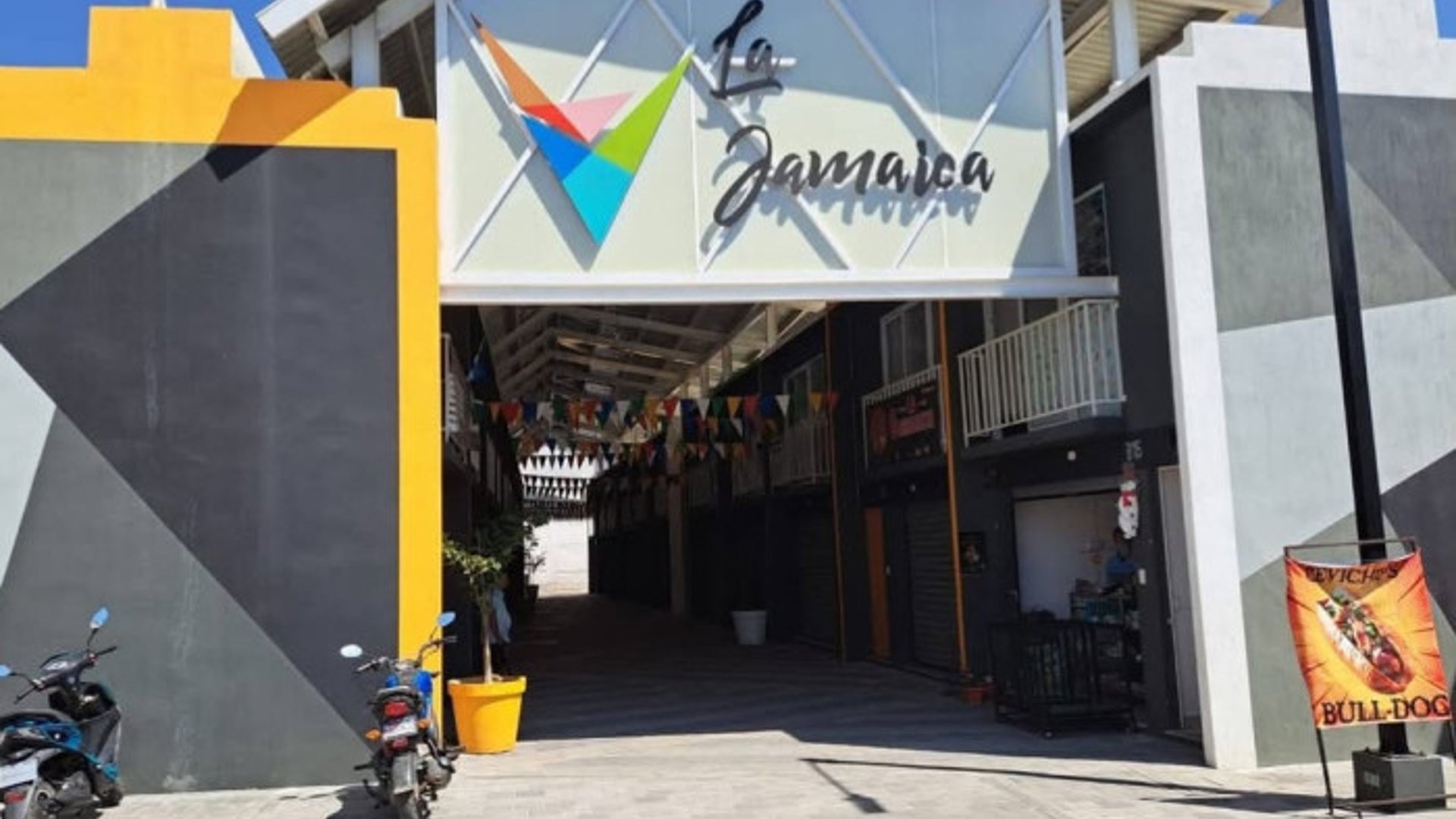 LOCAL EN RENTA PLAZA LA JAMICA  EN AMATITLAN - Miniatura 4