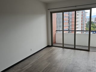 Apartamento en venta con balcon y 2 habitaciones zona 14 Ref-5104 - 3