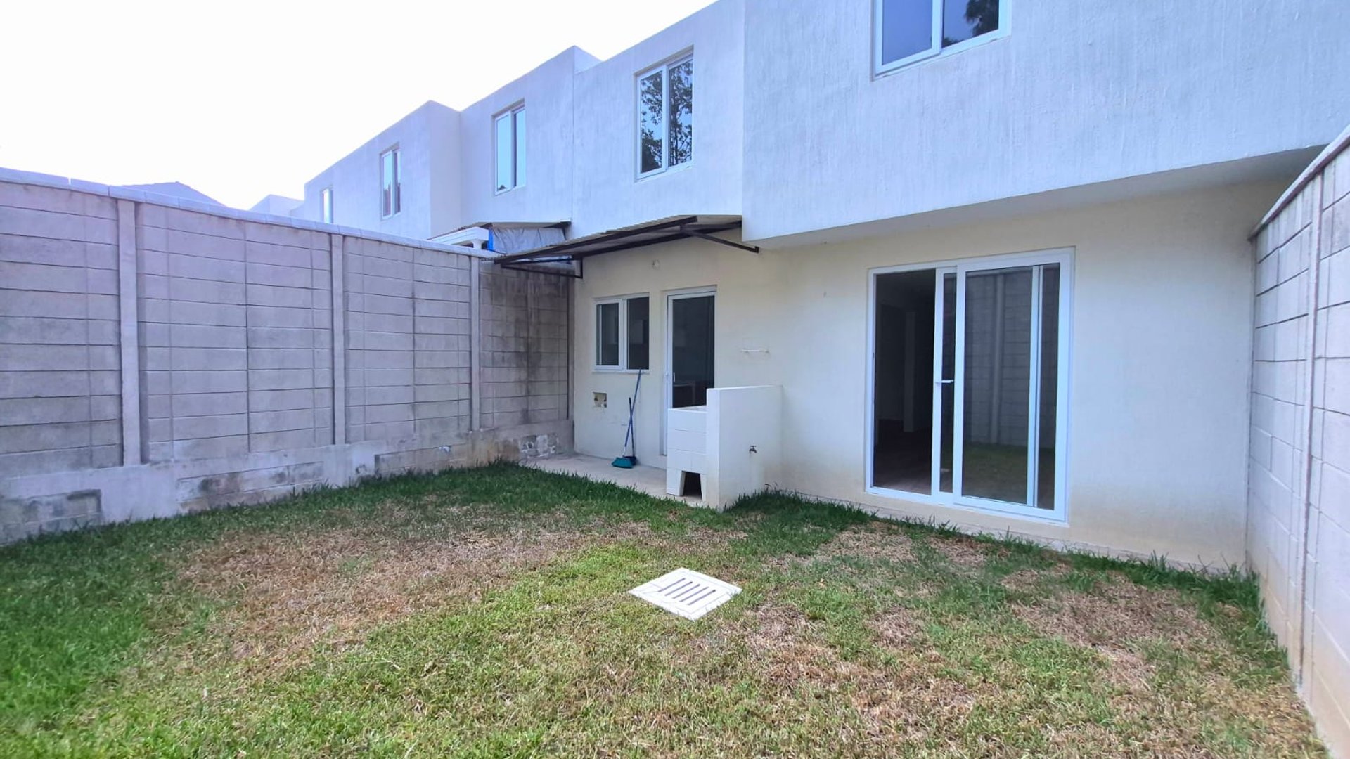 VENTA Casa Nueva dentro de Pinabetes Condominio Eucaliptos - Image 1