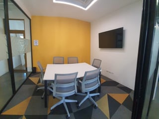 Oficina equipada en renta en zona 4 Guatemala - Image 1