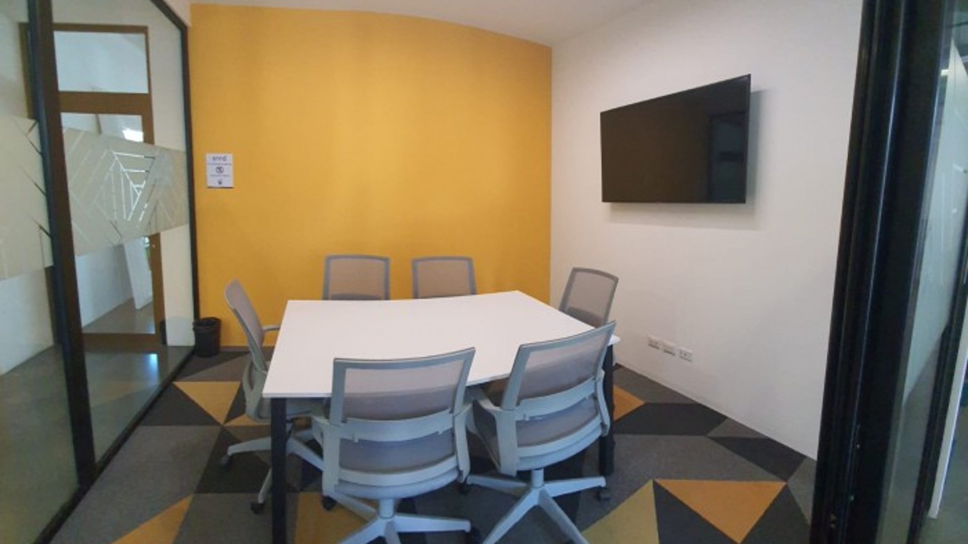 Oficina equipada en renta en zona 4 Guatemala