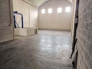 Venta de Ofibodega en Calzada Roosevelt. - 3
