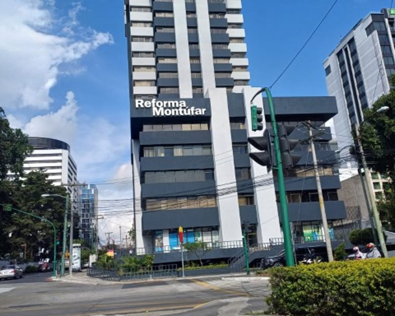 Oficina en Renta Zona 10 Edificio Reforma Montufar