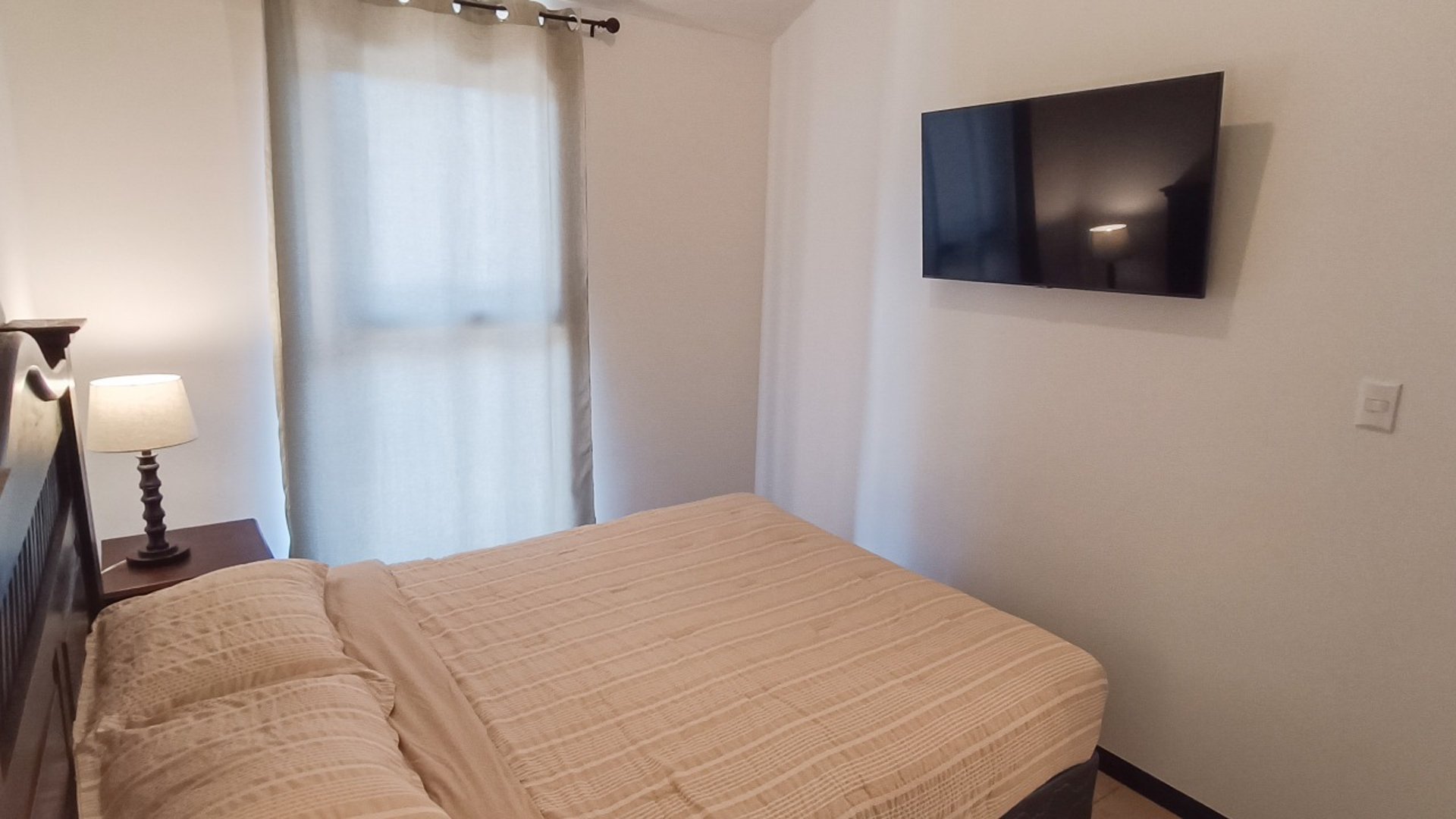 CASA FAMILIAR EN CONDOMINIO RESIDENCIAL  A 1.5 KMS. DE CIUDAD VIEJA - Miniatura 6
