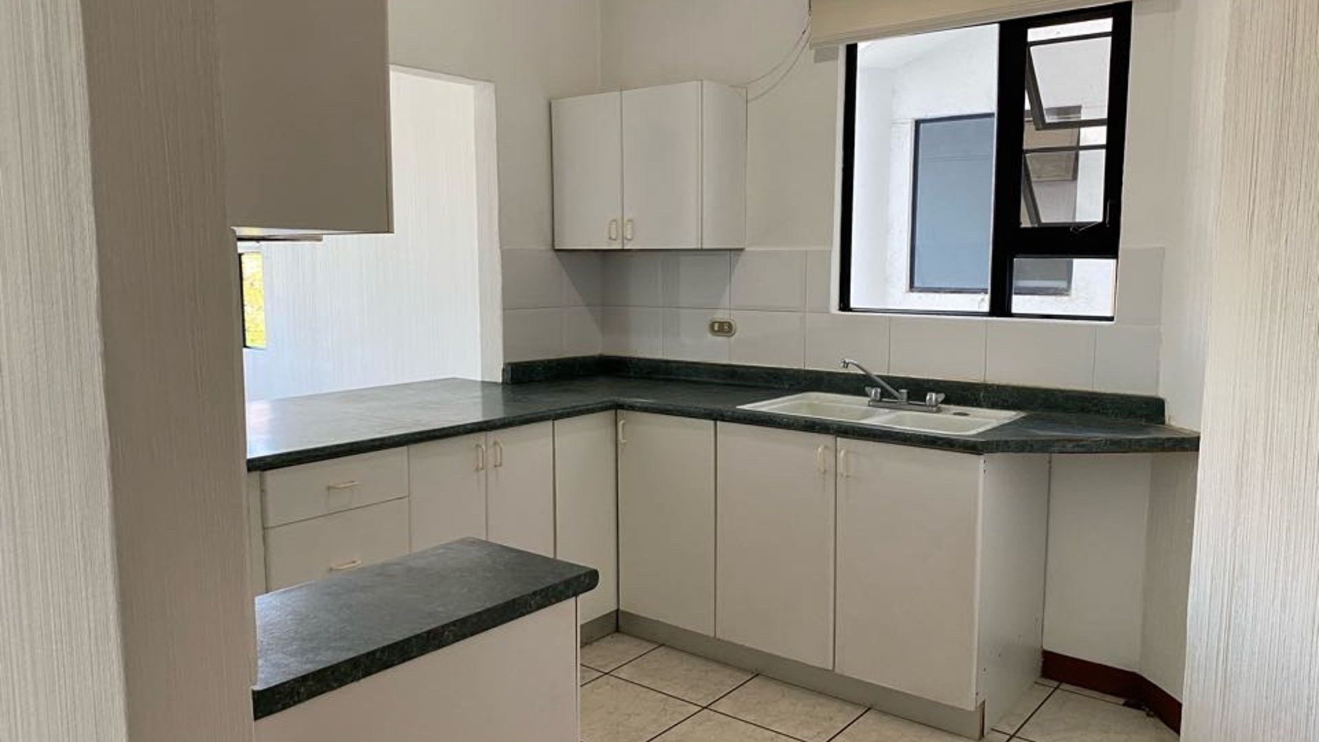 Apartamento amplio en Renta Zona 15, cerca de Metro15 - Miniatura 6