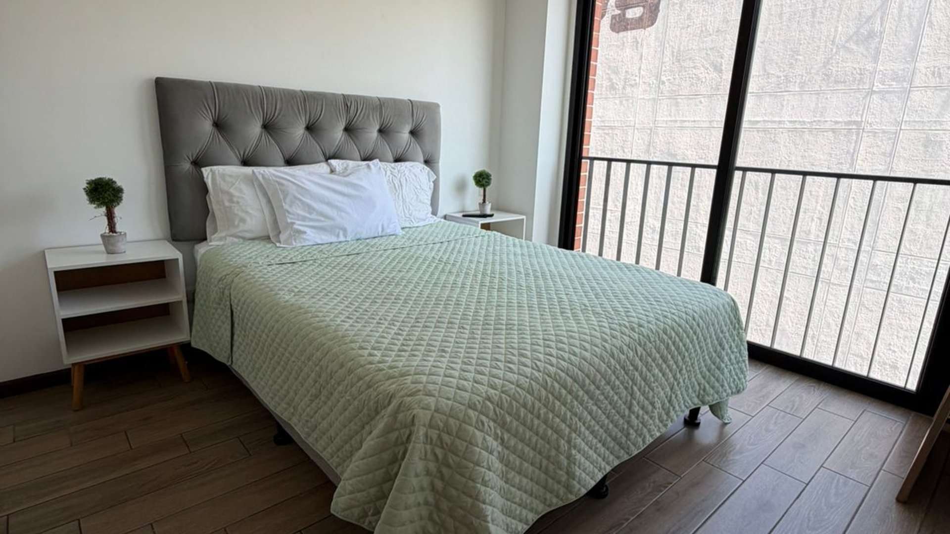 Apartamento amueblado en renta en zona 13 / Inara - Miniatura 3