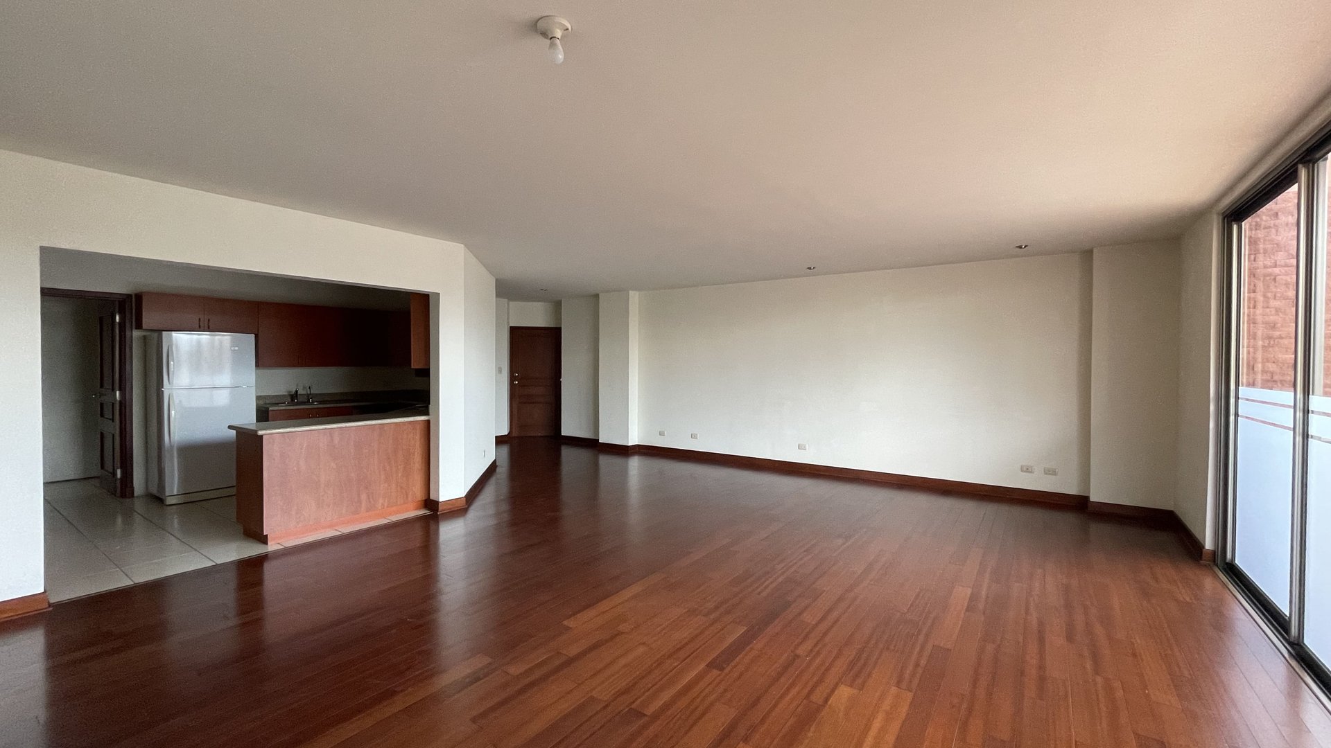 Apartamento en Alquiler Edificio Benevento, zona 14 - Miniatura 2