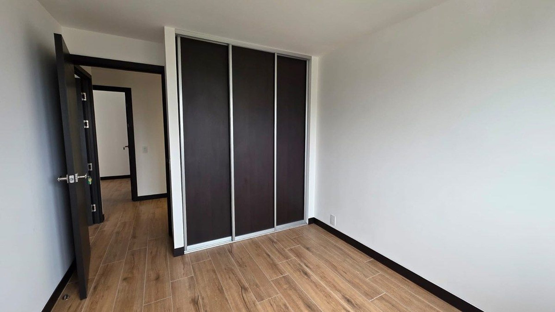 Apartamento en ALQUILER en zona 15 - Miniatura 8