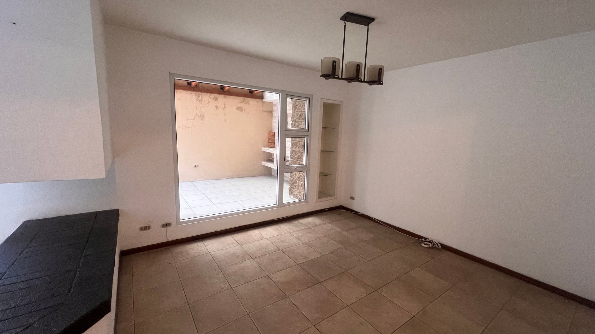 Lindo towhouse en renta Cantabria zona 13 - Miniatura 9