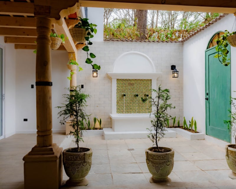 En venta Casa de diseño en Antigua Gardens, Alotenango