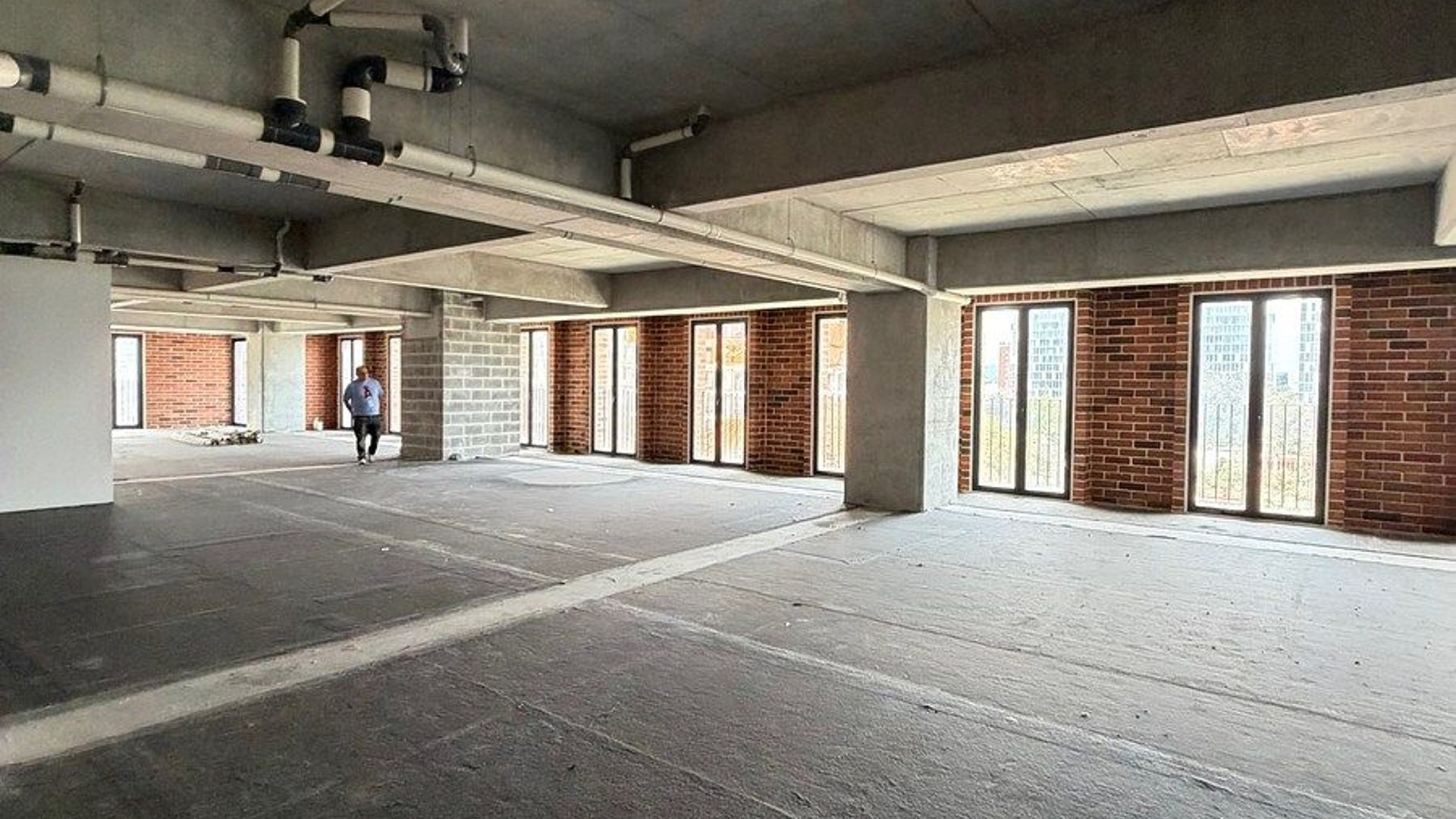 Oficinas en venta Zona 10 Guatemala con parqueos y bodegas