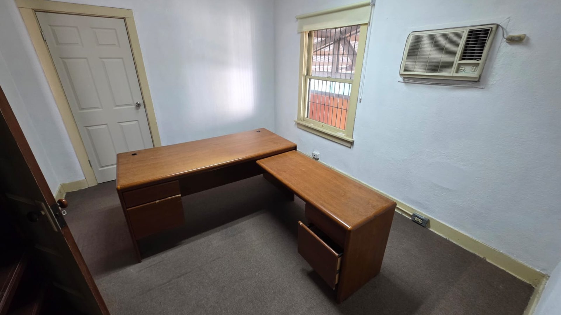 Oficinas semi amuebladas en renta en zona 9 Ref-5599