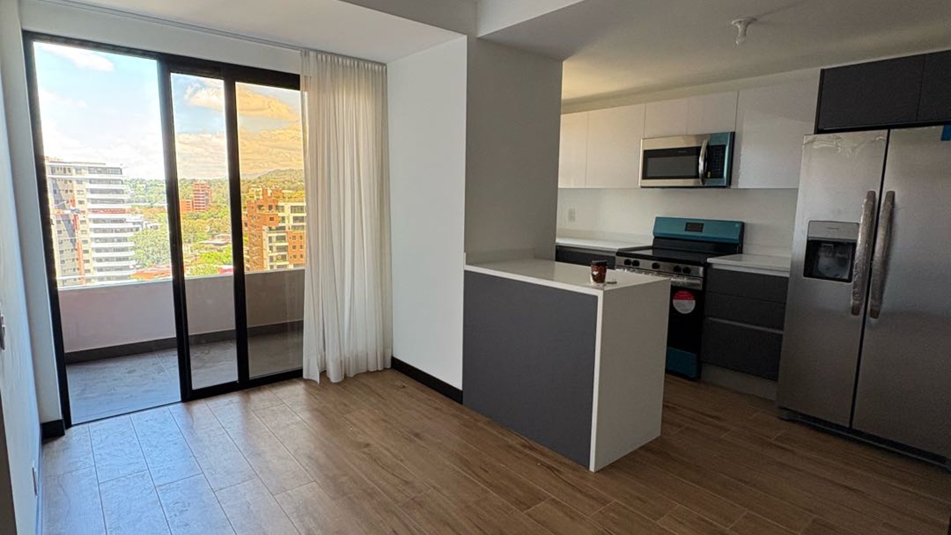 Apartamento nivel alto de 2 habitaciones en renta Alena zona 15 VHII