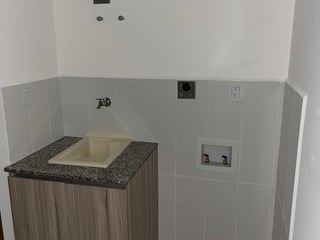 Apartamento en Renta La Floresta Zona 7 - Image 5