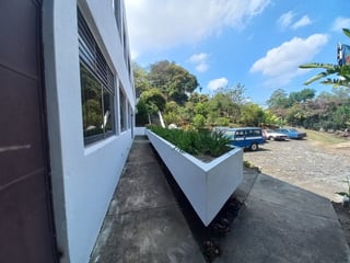 Casa Comercial 942Mts + 15 parqueos km 8 CES - 2