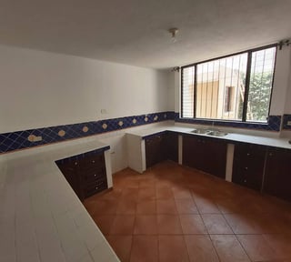 Casa con jardin en venta 4 habitaciones en zona 7 de Mixco Ref-5155
