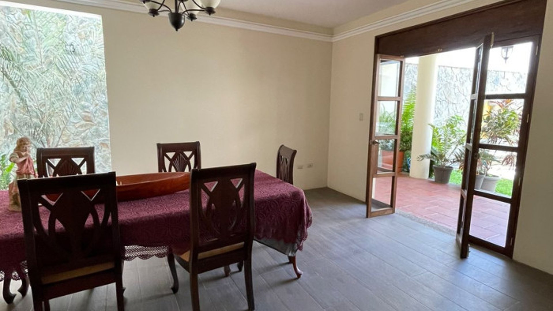 Casa grande en venta en Jutiapa sobre calle principal - Miniatura 5