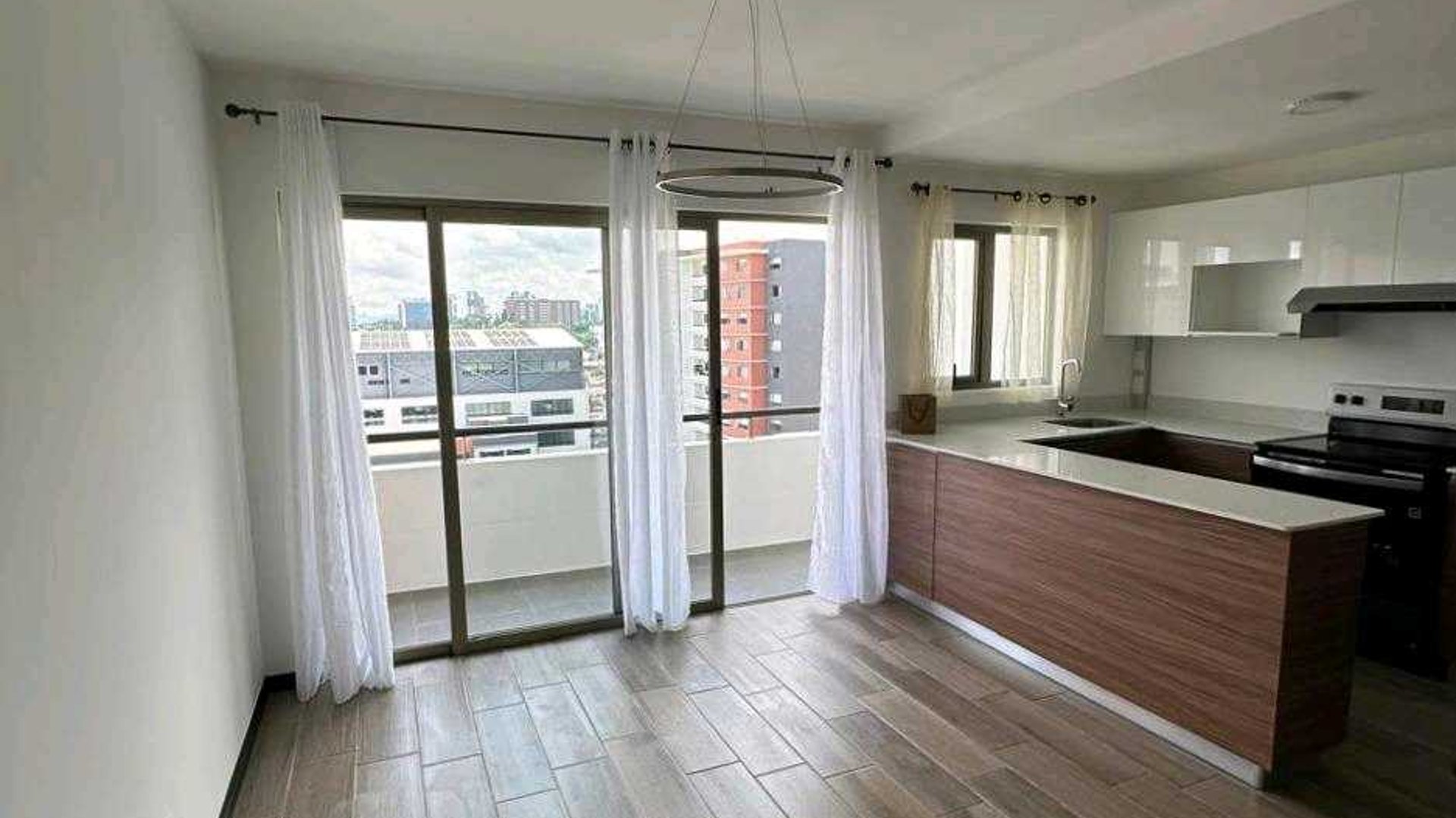 APARTAMENTO EN ALQUILER???? Edificio Seghería, Zona 14, La Villa - Miniatura 3