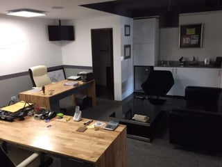 Oficina remodelada y amueblada - 4