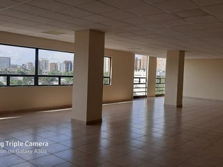 Alquilo amplia oficina en Edificio Condesa II, Zona 13 - 2