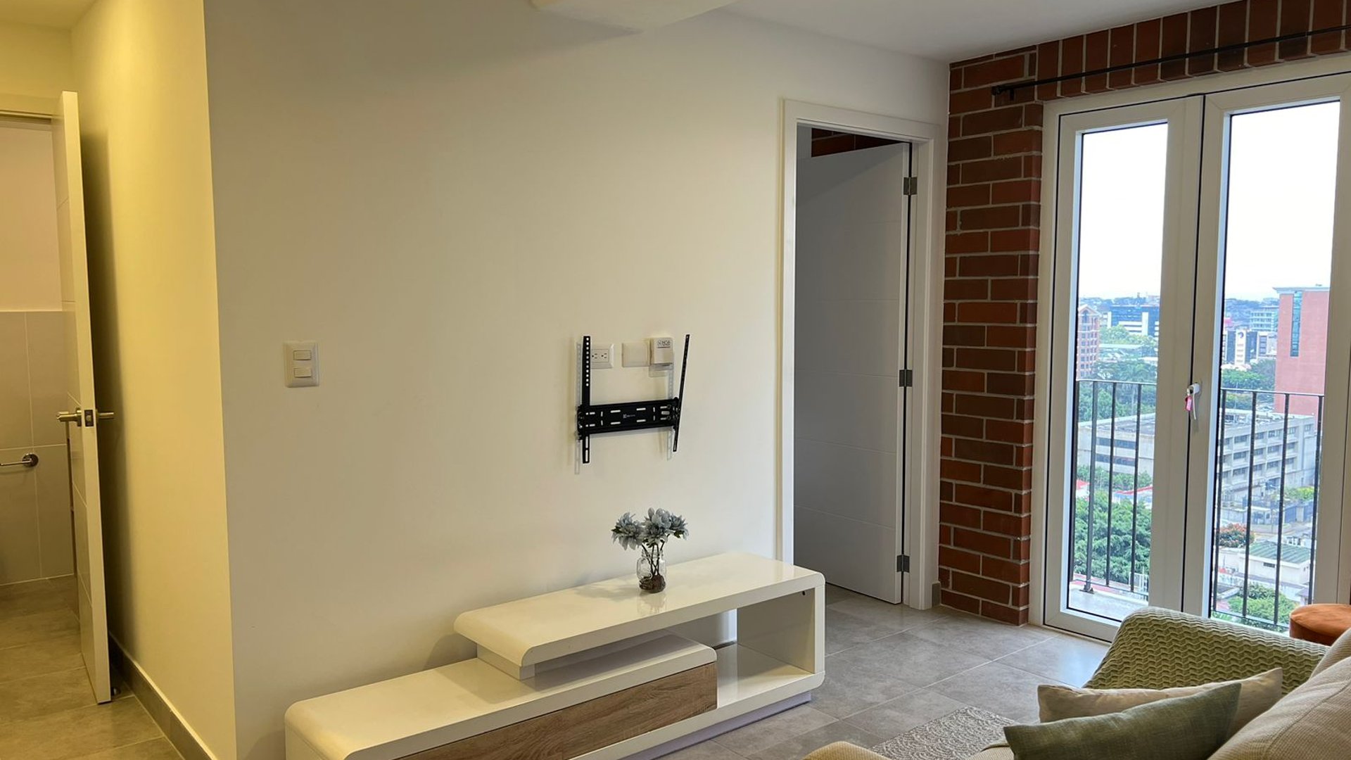 APARTAMENTO AMUEBLADO EN RENTA EN FIAMENE ZONA 10 - Miniatura 21