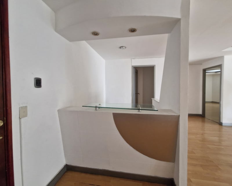 Oficina en alquiler edificio ubicado en zona 10