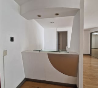Oficina en alquiler edificio ubicado en zona 10
