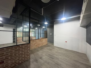 Oficina en Venta Edificio Pialé, zona 10 - 4