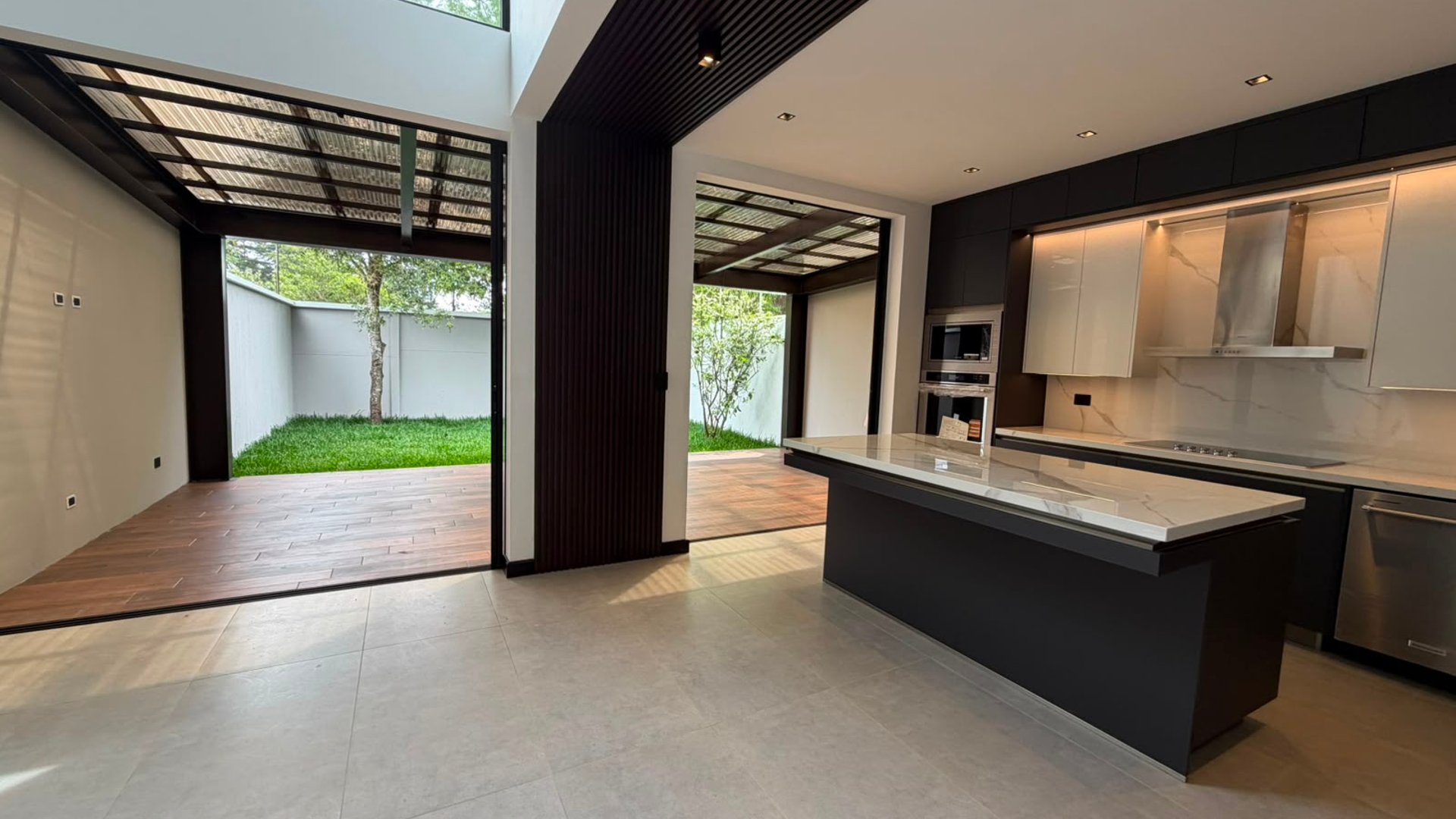 Casa con habitacion de servicio - 3 habitciones en KM 18 CAES Ref-5897