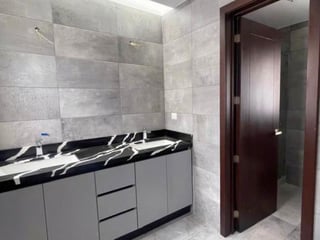 Casa en renta con amplio jardin en zona 16 - 4 habitaciones Ref-5906 - 4