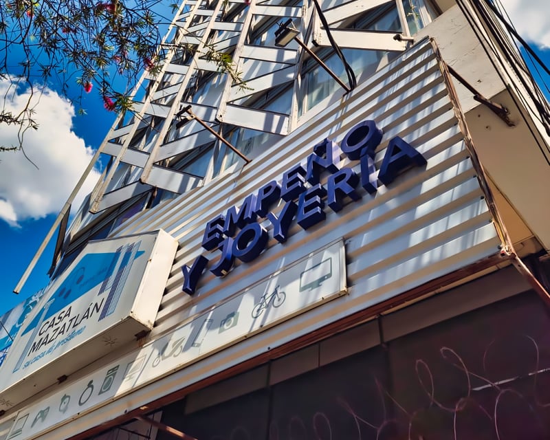 Edificio en venta | Zona 9, frente a Transmetro