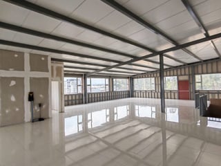 Rento Oficina Comercial en plaza Canadá zona 12 - 5
