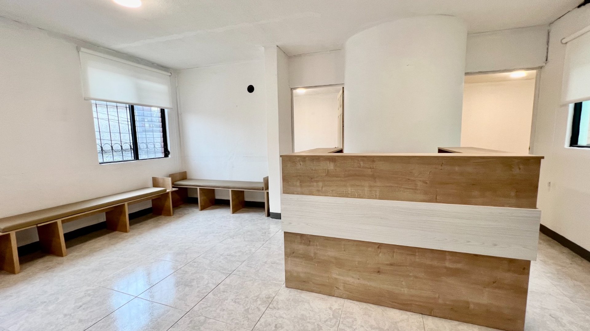 RENTA DE OFICINAS/CLINICAS EN ZONA 1 | NIVEL COMPLETO EN PLANTA 2 - Miniatura 5