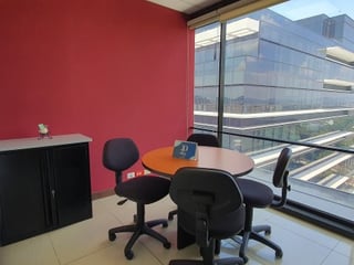 Oficina de 848mts. venta zona 10 para inversión - Image 10