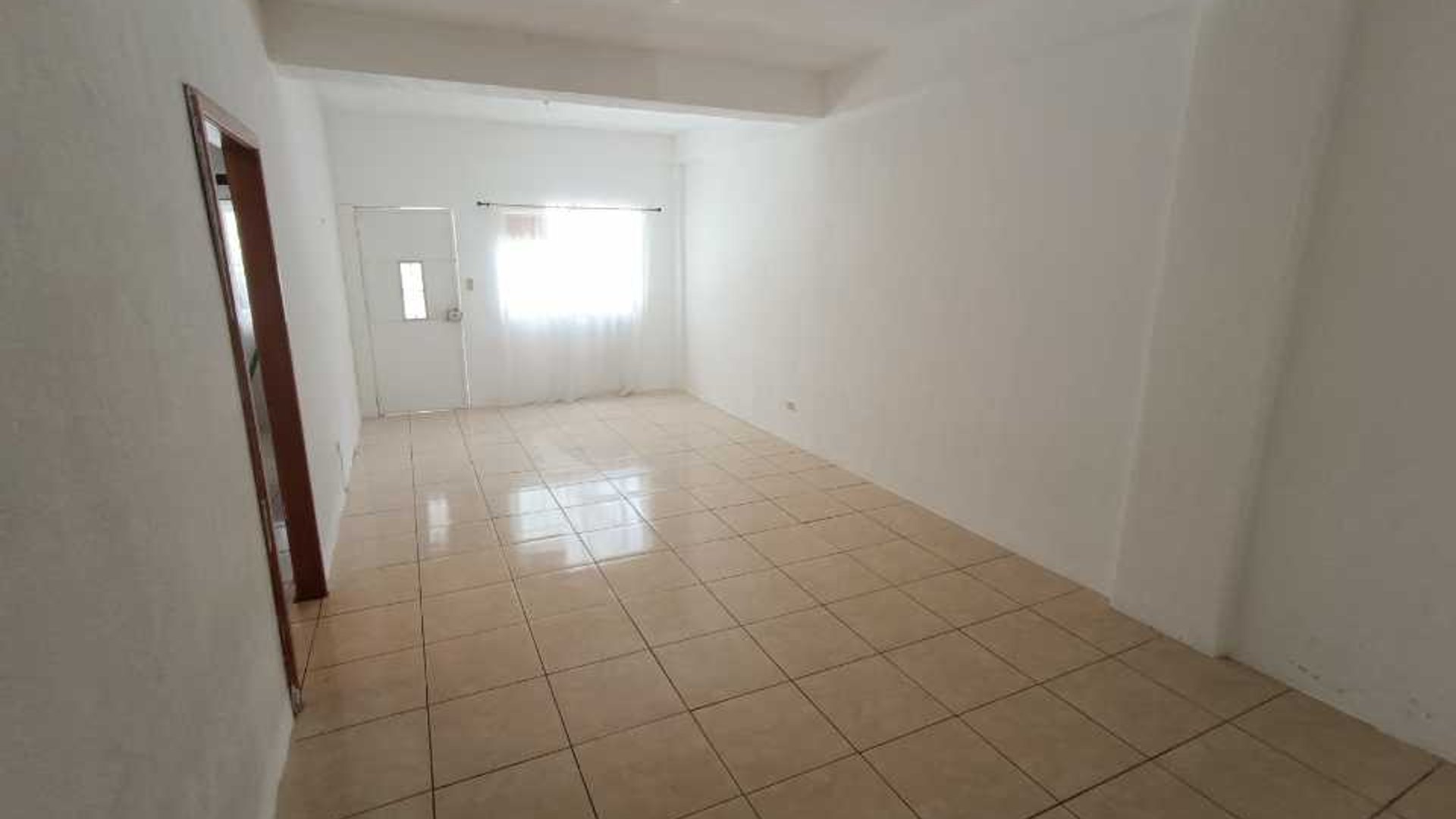 Vendo apartamento Boulevard Sur, San Cristóbal, zona 8 de Mixco - Miniatura 2